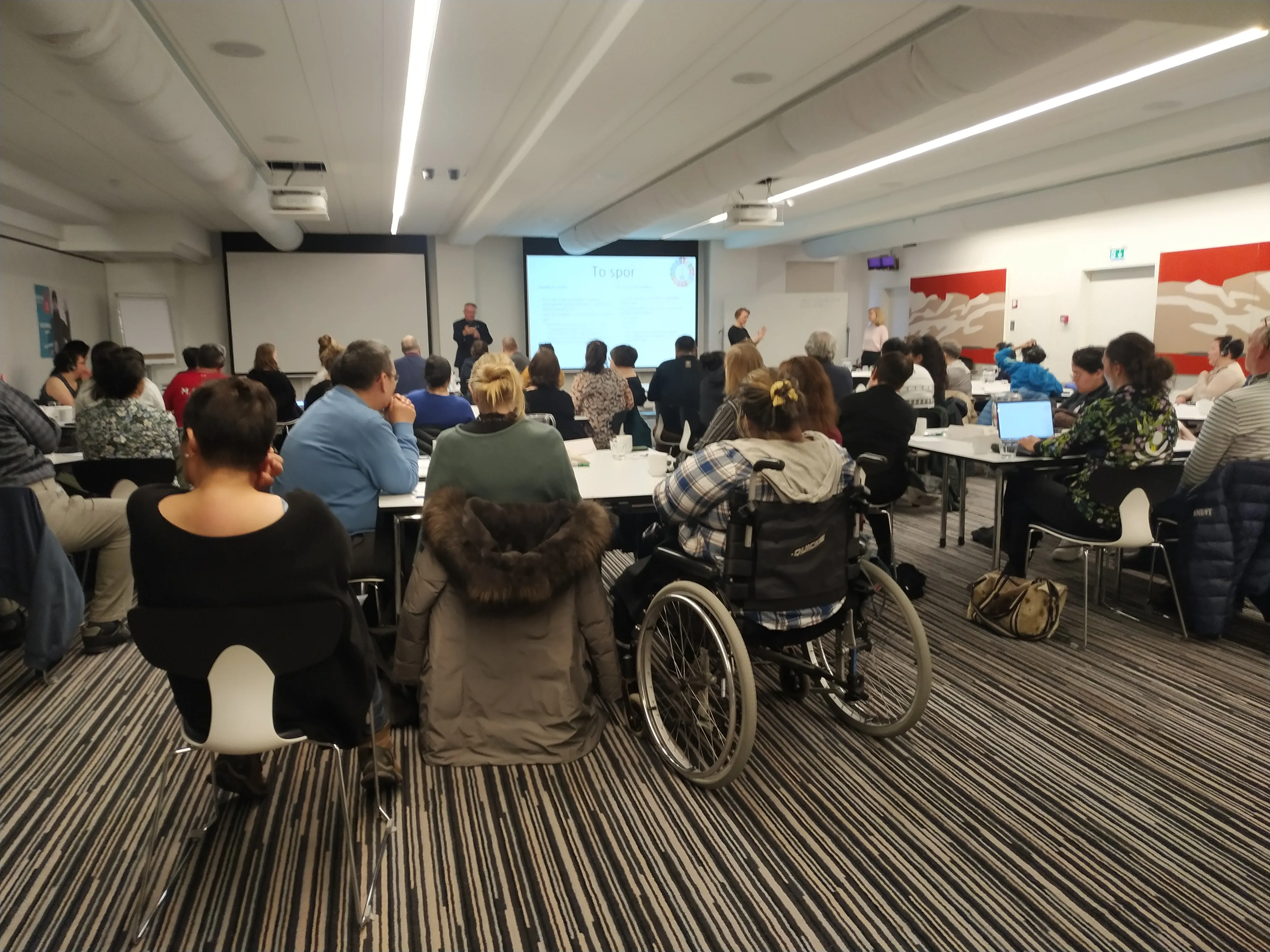 Jens Wandelip piuartitsinisunik aningaasaliisarnerit pillugit saqqummiinerni peqataasut, Tiliup ataatsimiisitsinerani 2022-mi 