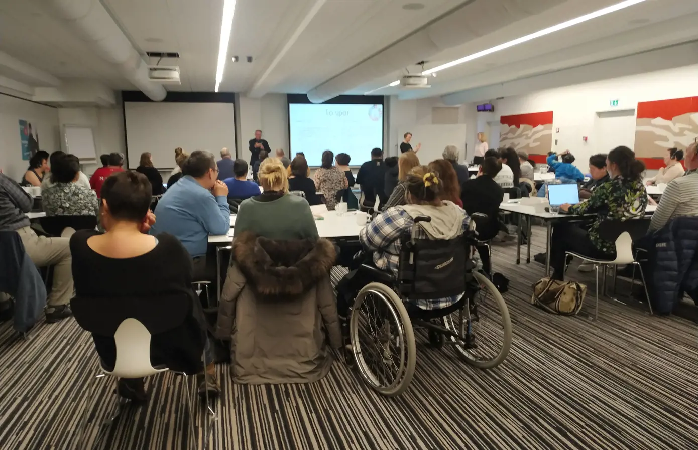 Jens Wandelip piuartitsinisunik aningaasaliisarnerit pillugit saqqummiinerni peqataasut, Tiliup ataatsimiisitsinerani 2022-mi