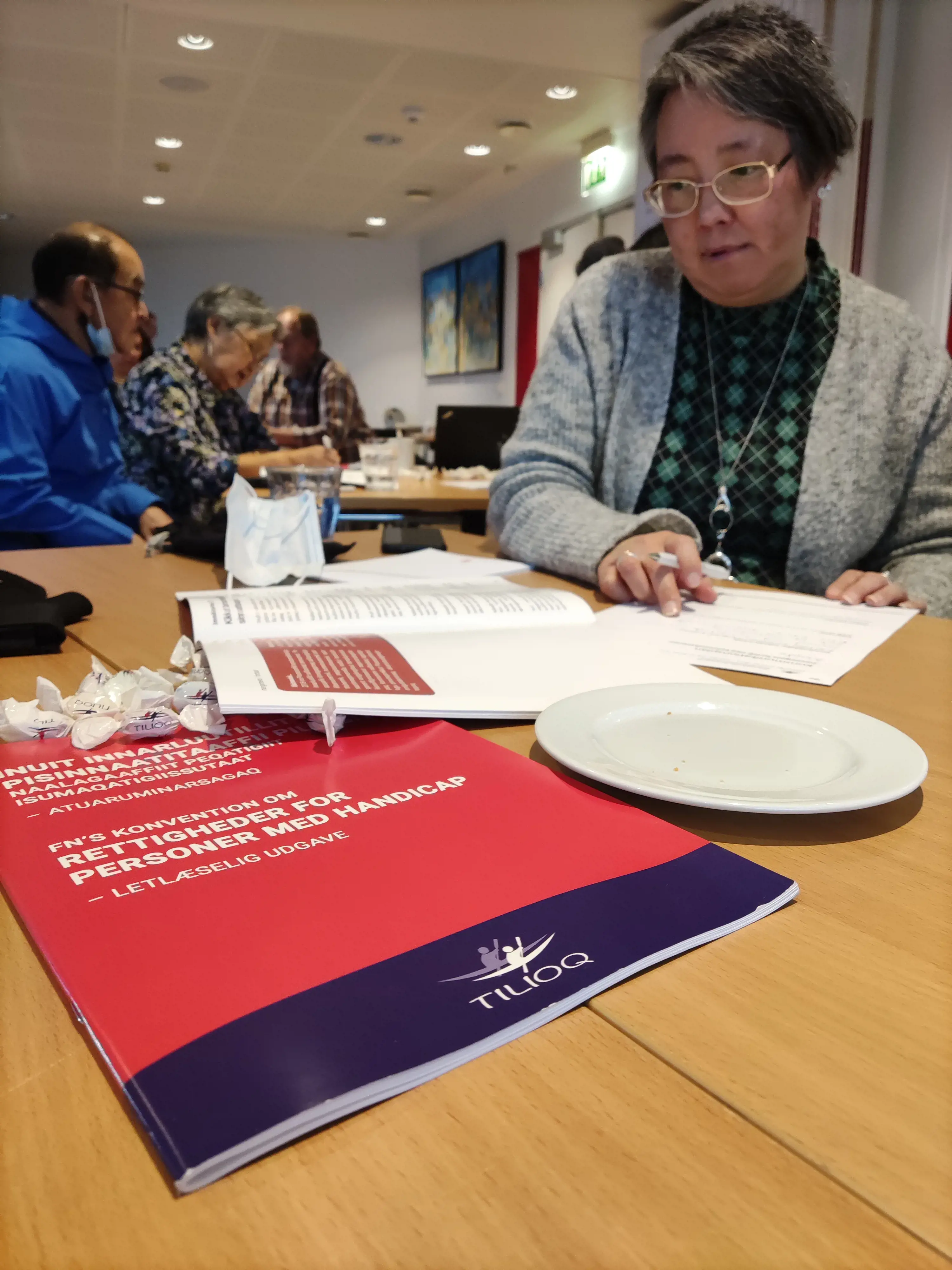 Tiliup peqatigiiffinnik ataatsimiisitsinerani 2021-mi peqataasoq Inuit Innarluutillit pisinnaatitaaffii pillugit atuaruminarsarlugu saqqummersitaq atuaraa