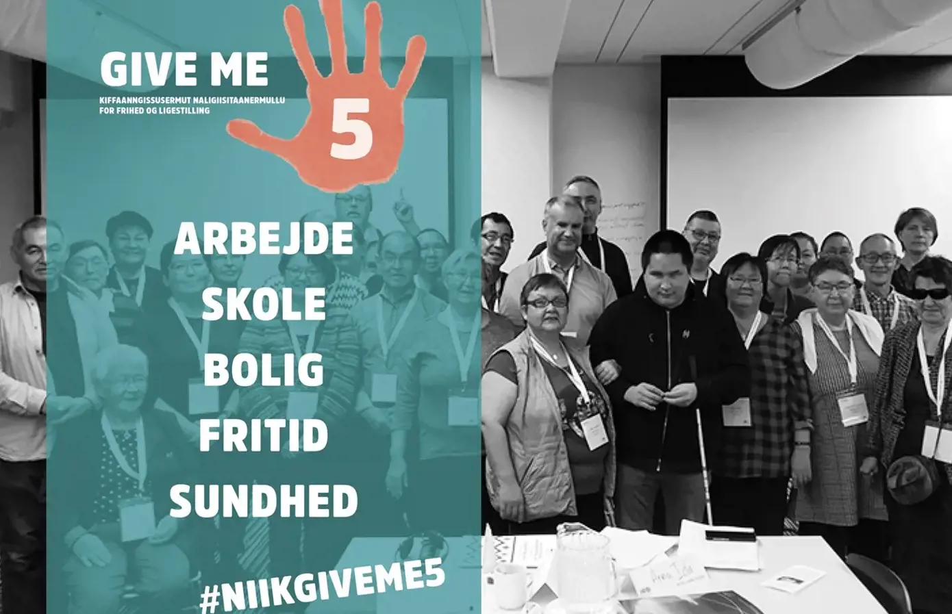 Tilioq aamma Niik paasititsiniaanermi Give me 5-mik atsikkami allagartaliaq, ima allaqqasoq: ""Give me 5. Arbejde (suliffik), skole (atuarfik), bolig (najugaq), fritid (sunngiffik), sundhed (peqqinneq). #NIIKGIVEME5"