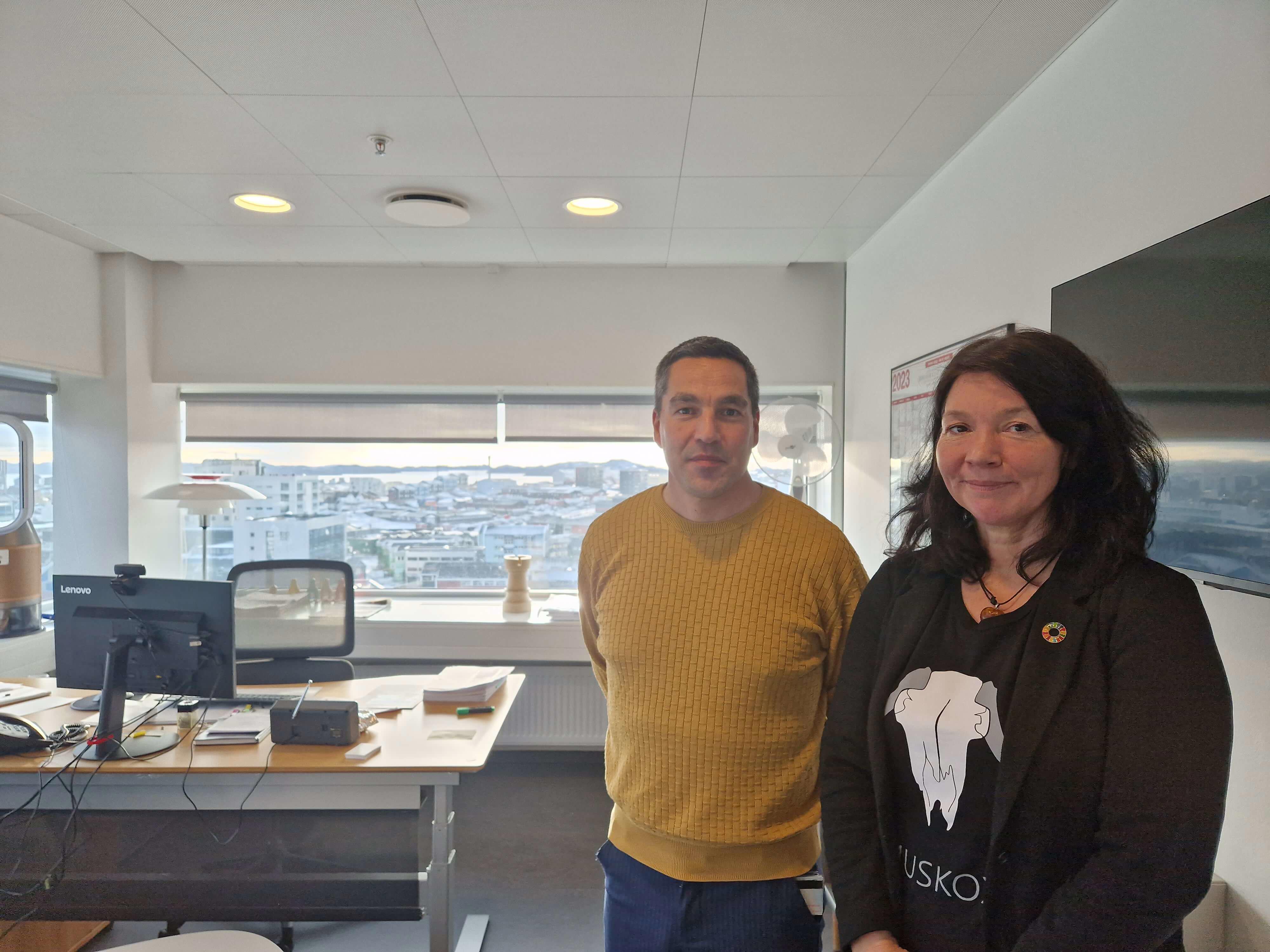 Inuit innarluutillit pillugit oqaaseqartartoq Anja Hynne Nielsen Meeqqanut, Inuusuttunut, Ilinniartitaanermut, Kultureqarnermut, Timersornermut Ilageeqarnermullu med Naalakkersuisoq Aqqaluaq B Egede peqatigalugu