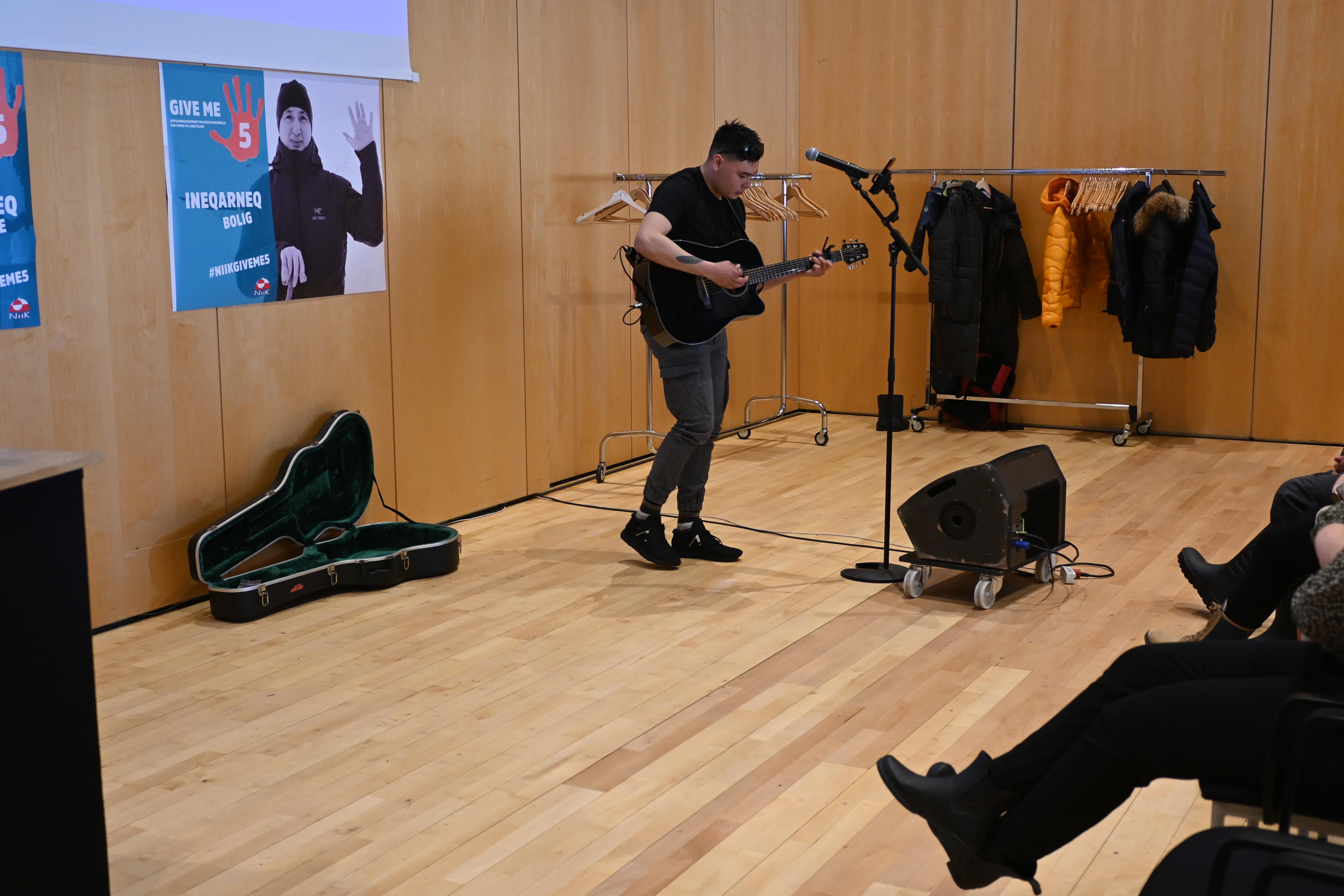 NIpilersortartoq Malik Lennert Mølgaard Tilioq Festivalimi 2022-mi tusarnaartitsisoq